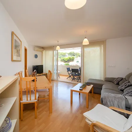 Apartman Mirando A *