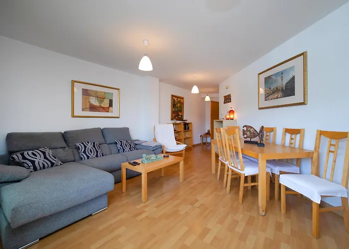 Lejlighed Mirando A *