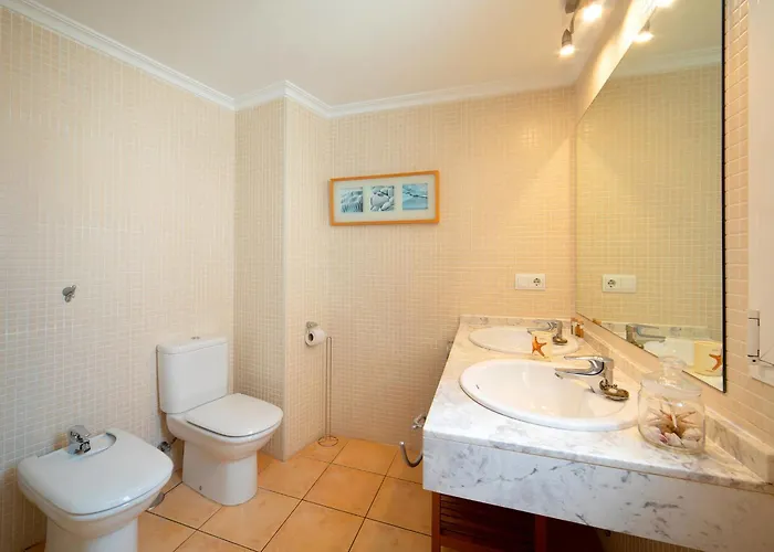 Mirando A Lejlighed *